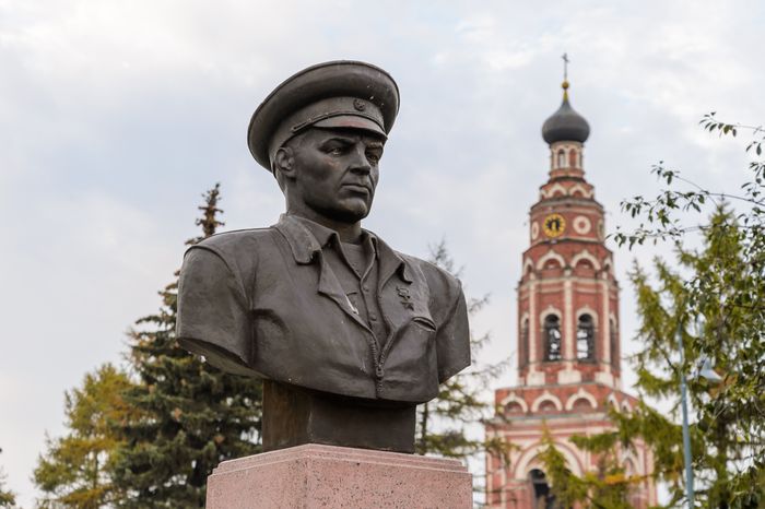 Бронницы. Бюст В.Ф. Маргелова