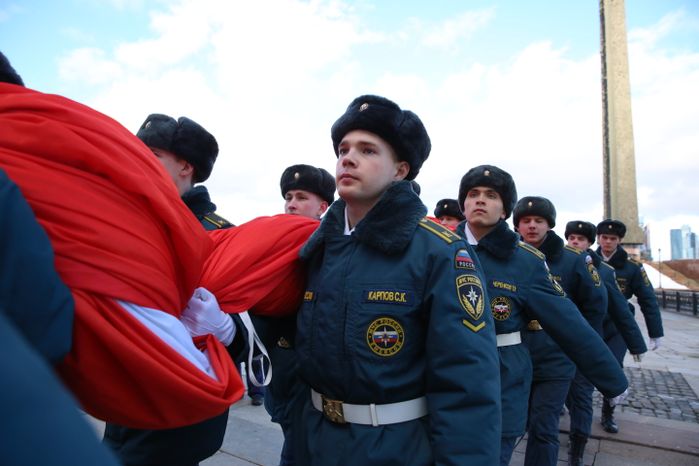 Акция «Знамя Победы» на Поклонной горе в Москве
