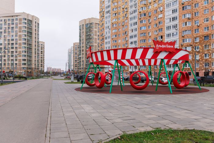 Детская площадка Альфа-банка в городе Долгопрудный осенью