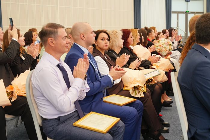 Сотрудников МФЦ Подмосковья поздравили с профессиональным праздником