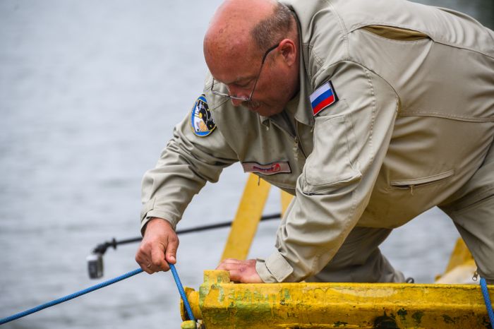 Тренировка космонавтов по действиям после посадки на воду в Ногинске