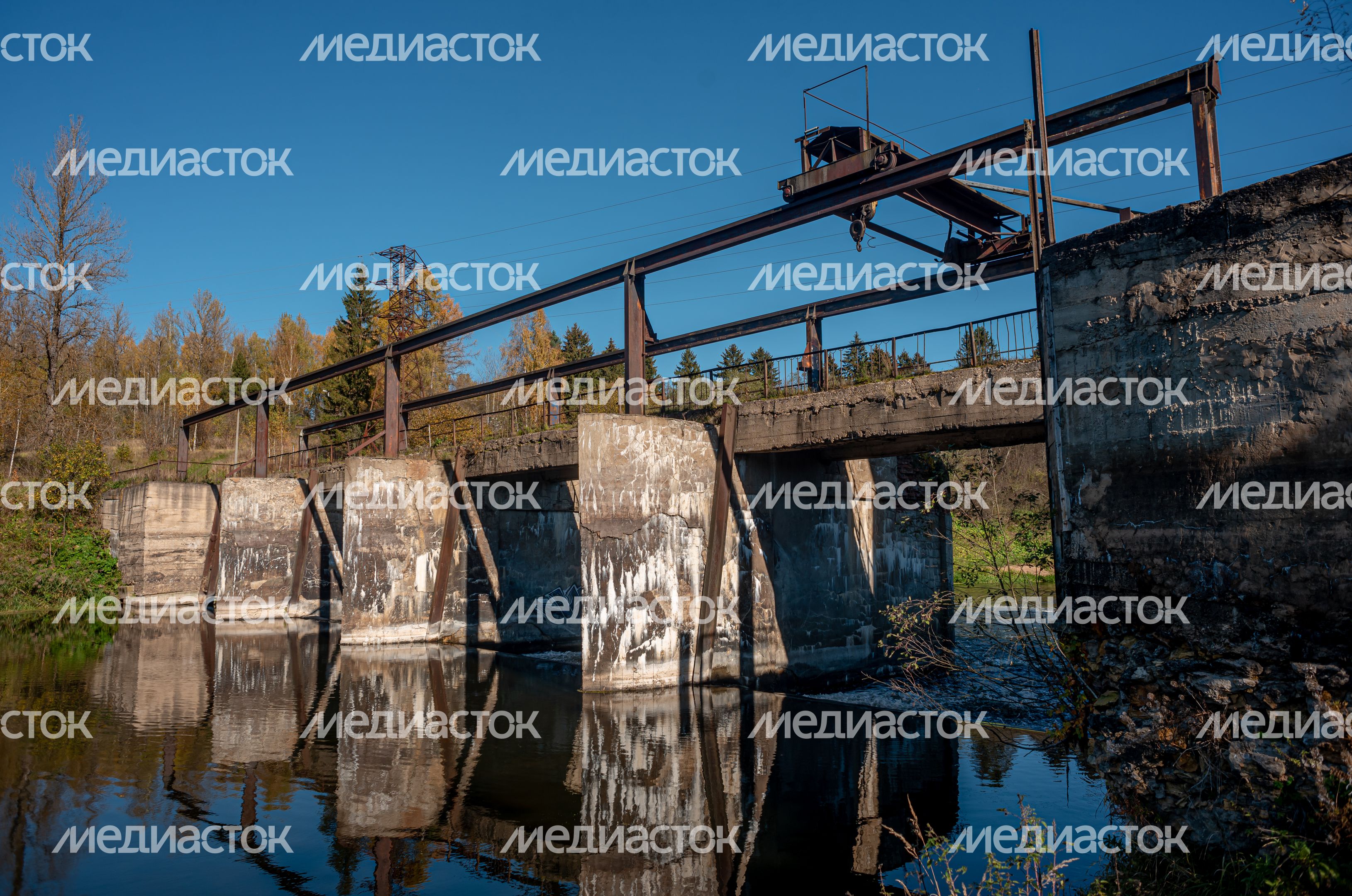 Осенние виды Горбовской ГЭС Осенние виды Горбовской ГЭС