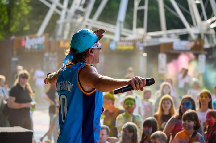Фестиваль красок Holi Dance в Наташинском парке в Люберцах