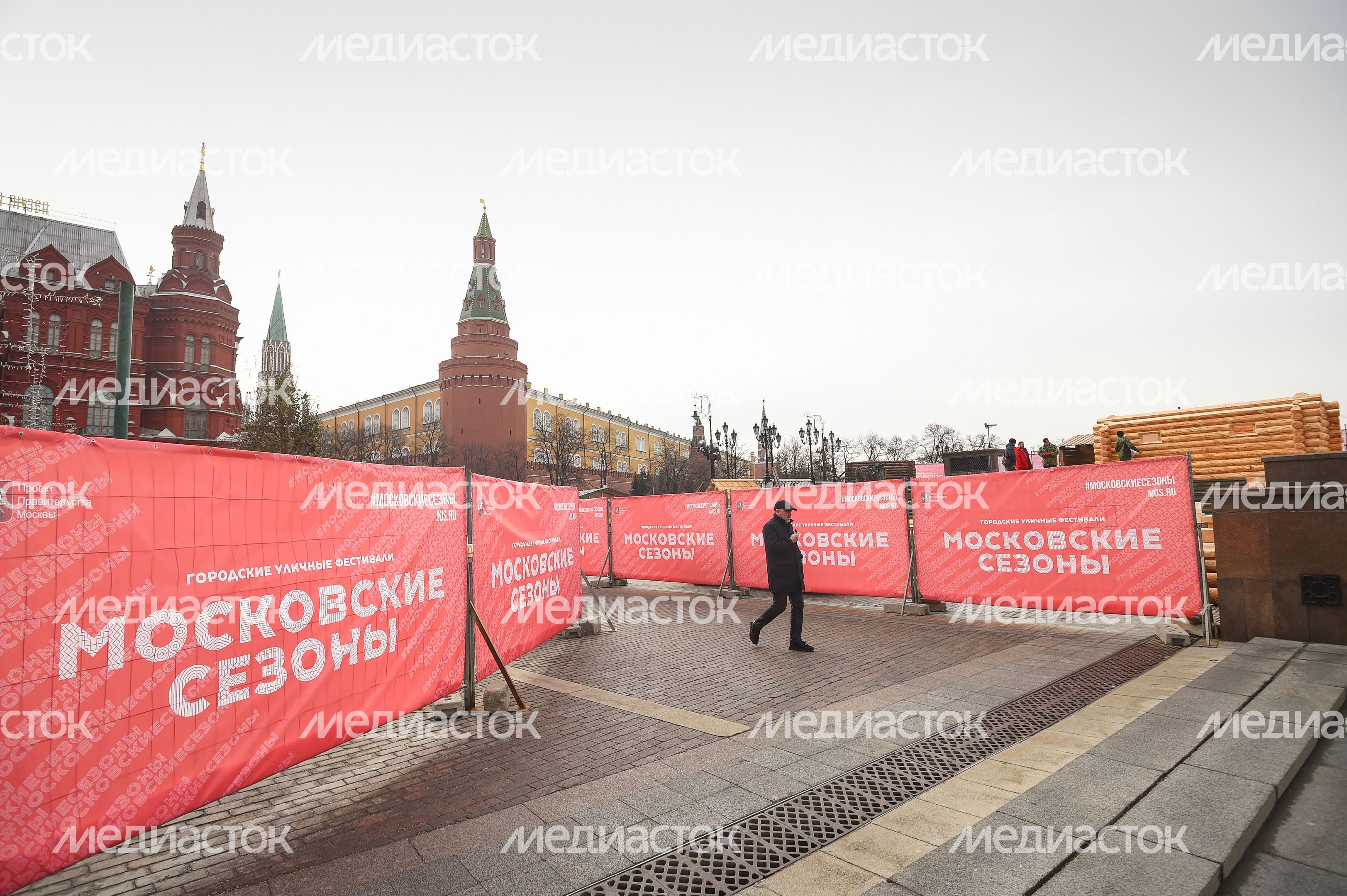 Монтаж инсталляций для фестиваля «Московская Масленица» на Манежной площади Монтаж инсталляций для фестиваля «Московская Масленица» на Манежной площади