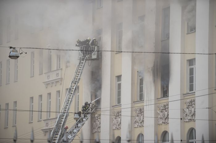 Пожар в здании Минобороны РФ в Москве