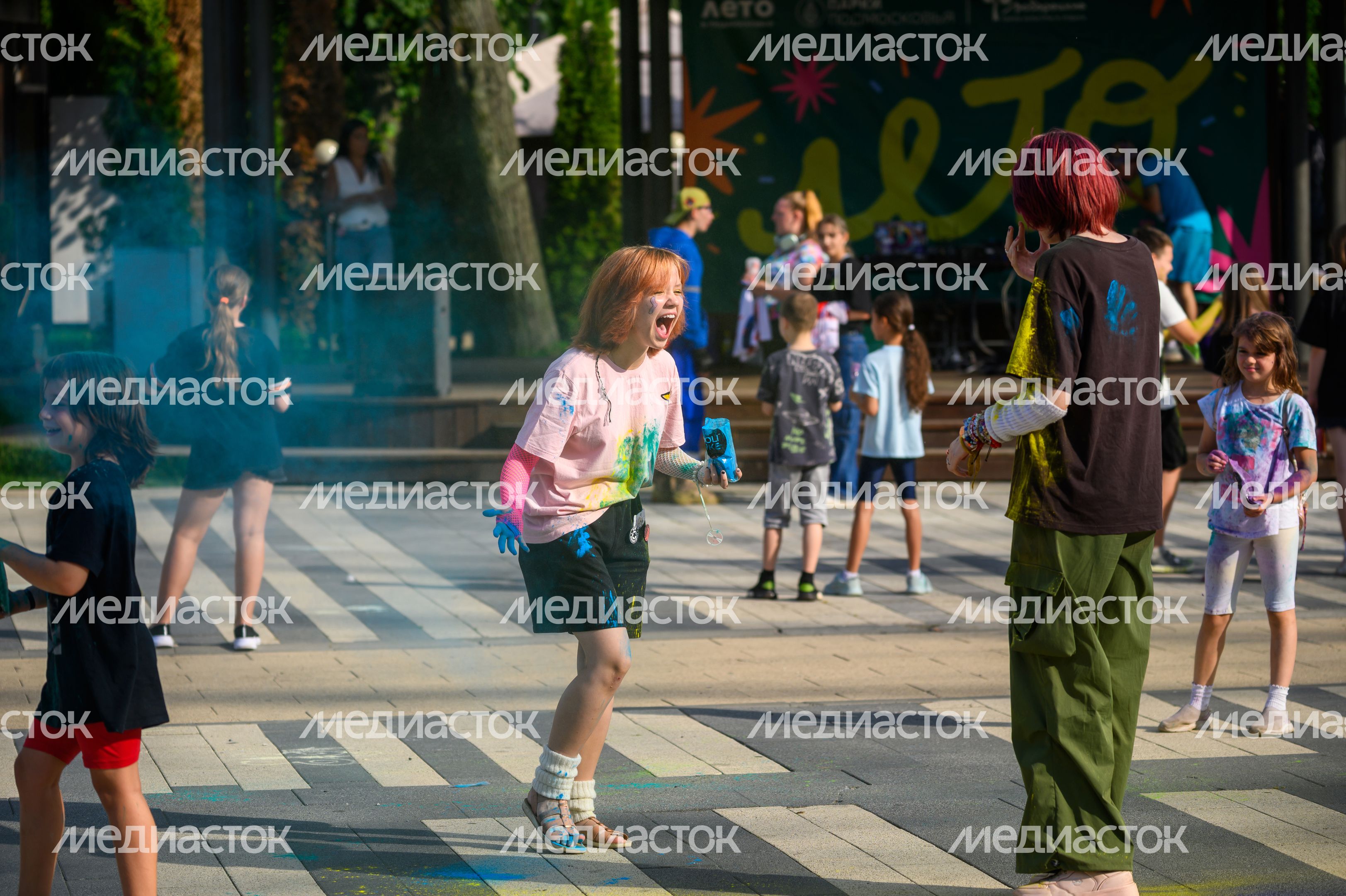 Фестиваль красок Holi Dance в Наташинском парке в Люберцах Фестиваль красок Holi Dance в Наташинском парке в Люберцах