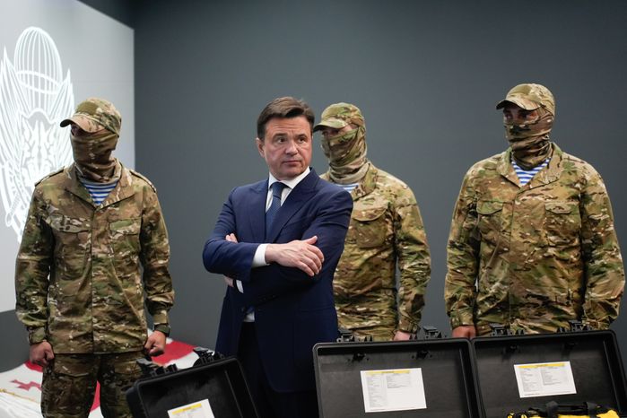Андрей Воробьев поздравил с праздником военнослужащих 45-й бригады спецназа ВДВ