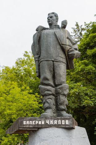 Памятник В.П. Чкалову