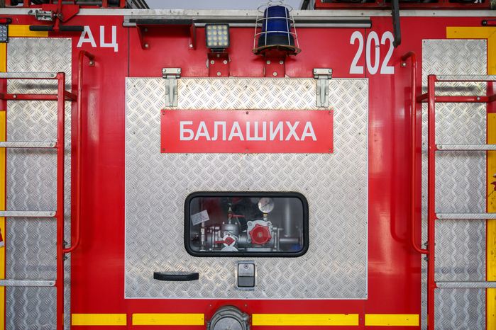 Пожарная машина в гараже нового пожарного депо ПСЧ-202 Мособлпожспаса в Балашихе