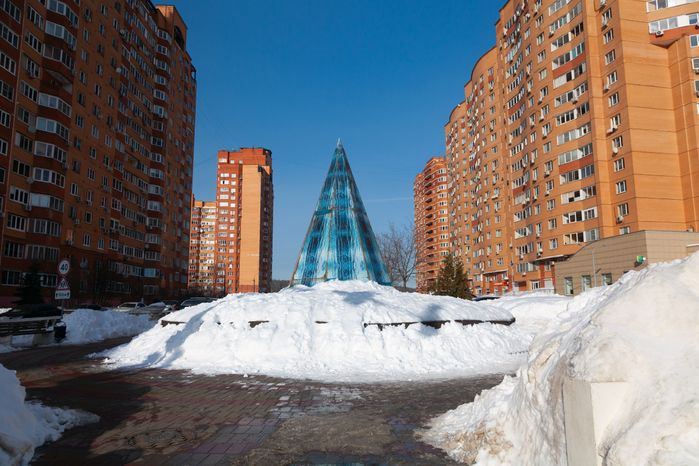 Зимние виды улиц города Дзержинский