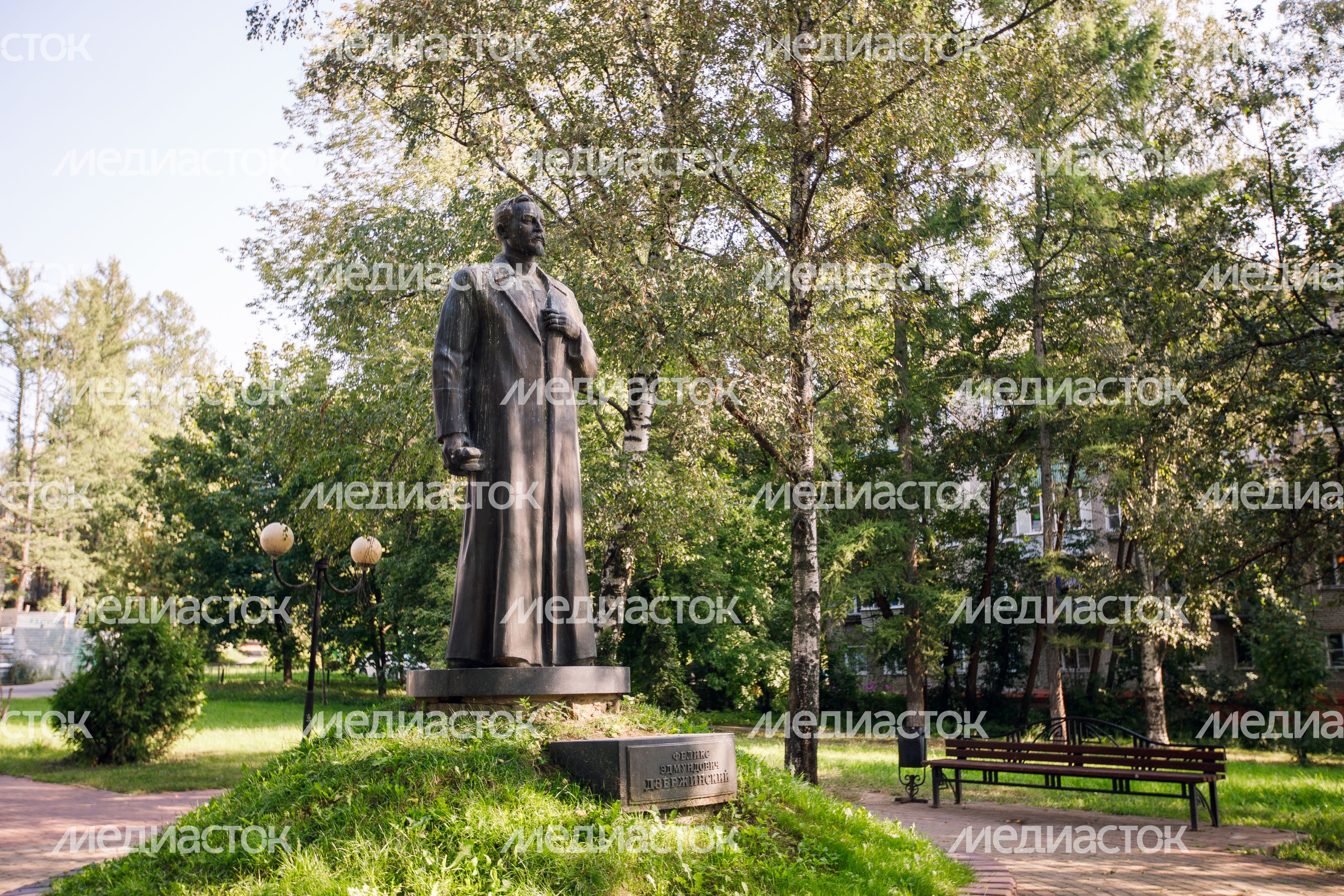 Дзержинский. Памятник Ф.Э. Дзержинскому Дзержинский. Памятник Ф.Э. Дзержинскому
