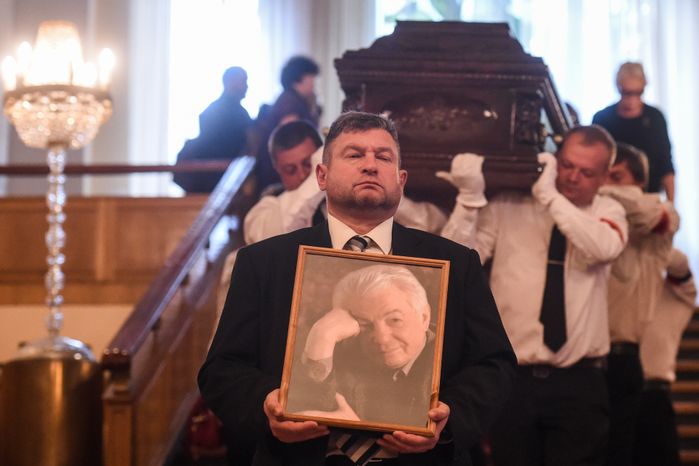 Церемония прощания с писателем Владимиром Войновичем в Москве
