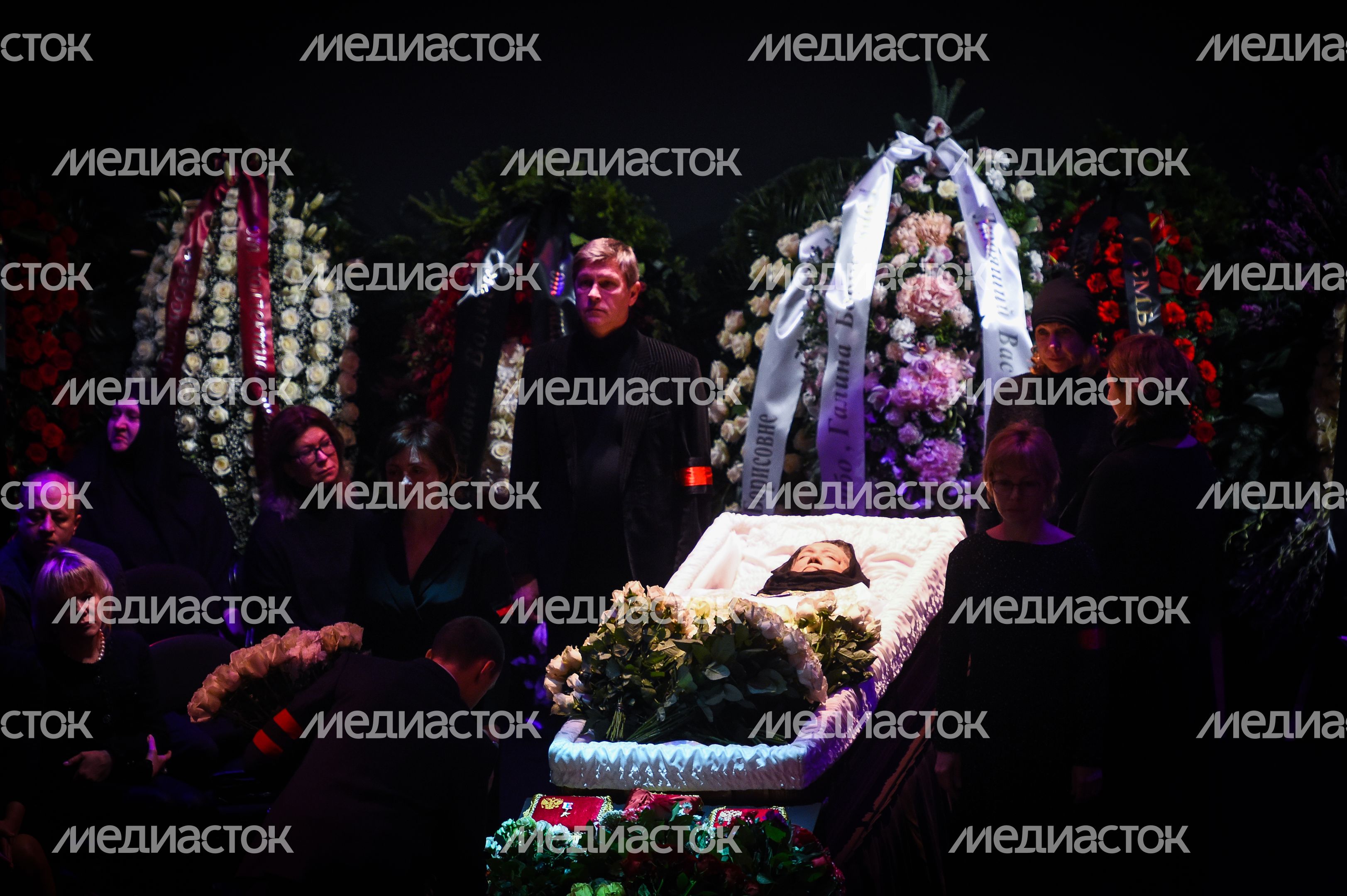 Церемония прощания с Галиной Волчек
