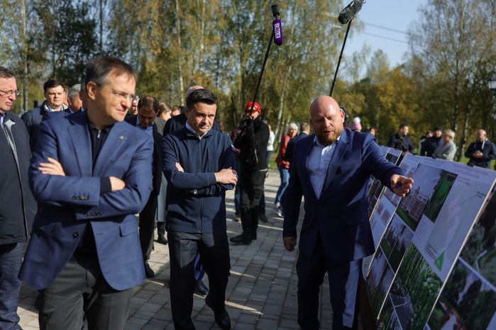 Андрей Воробьев и Владимир Мединский открыли Аллею правителей в усадьбе Татищева