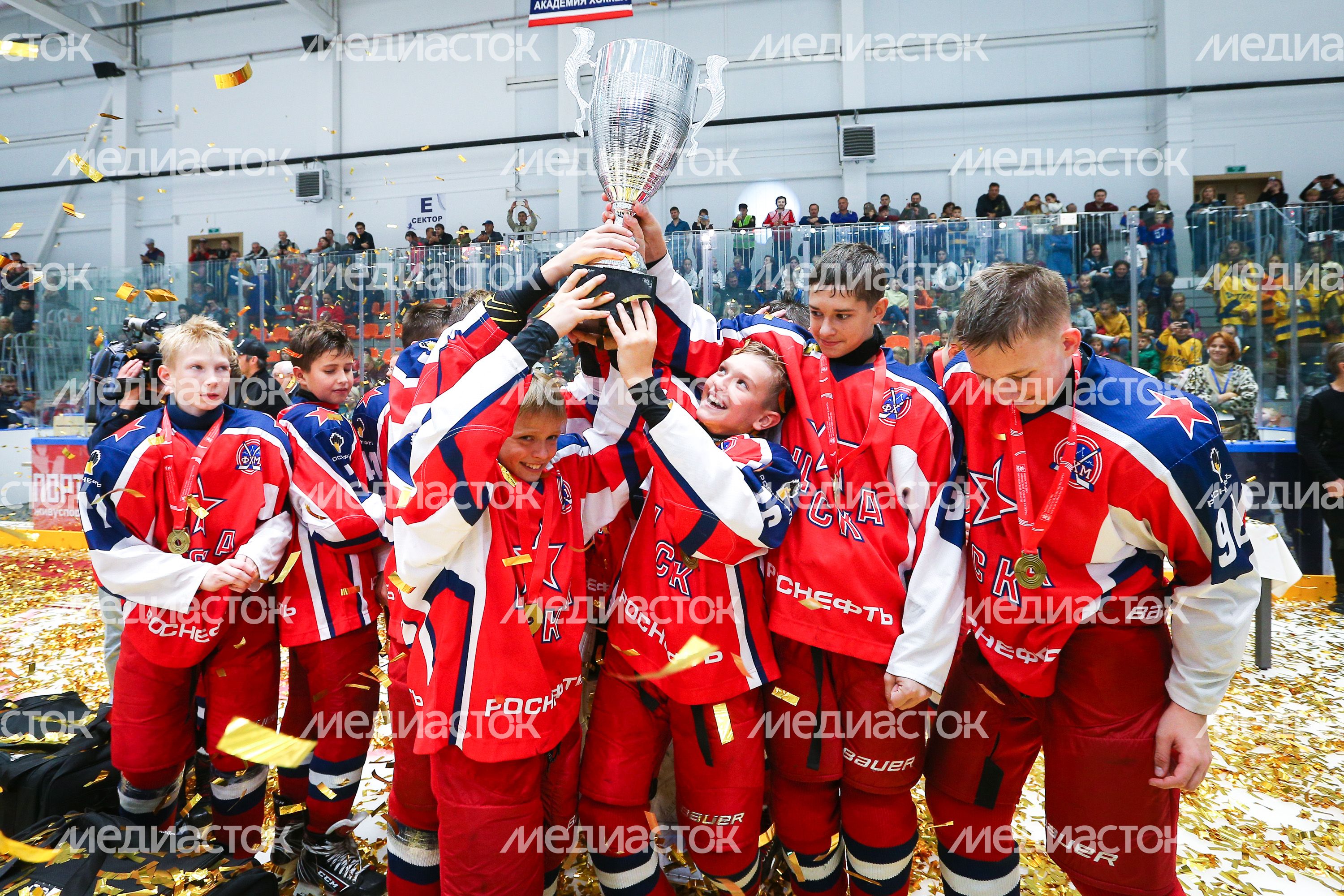 Визит Андрея Воробьева на хоккейный турнир OвиCup