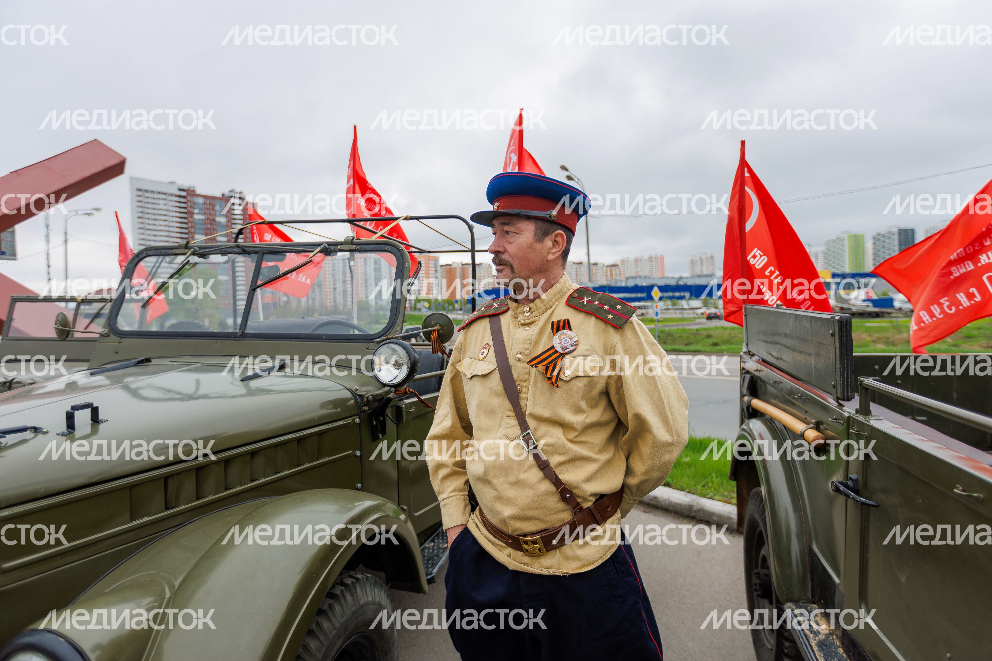 Мотопробег и торжественное возложение цветов к монументу «Противотанковые ежи» в День Победы в Химках Мотопробег и торжественное возложение цветов к монументу «Противотанковые ежи» в День Победы в Химках