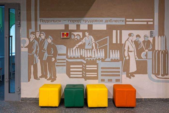 Роспись стен в Академическом корпусе Гимназии имени Подольских курсантов после капитального ремонта в Подольске