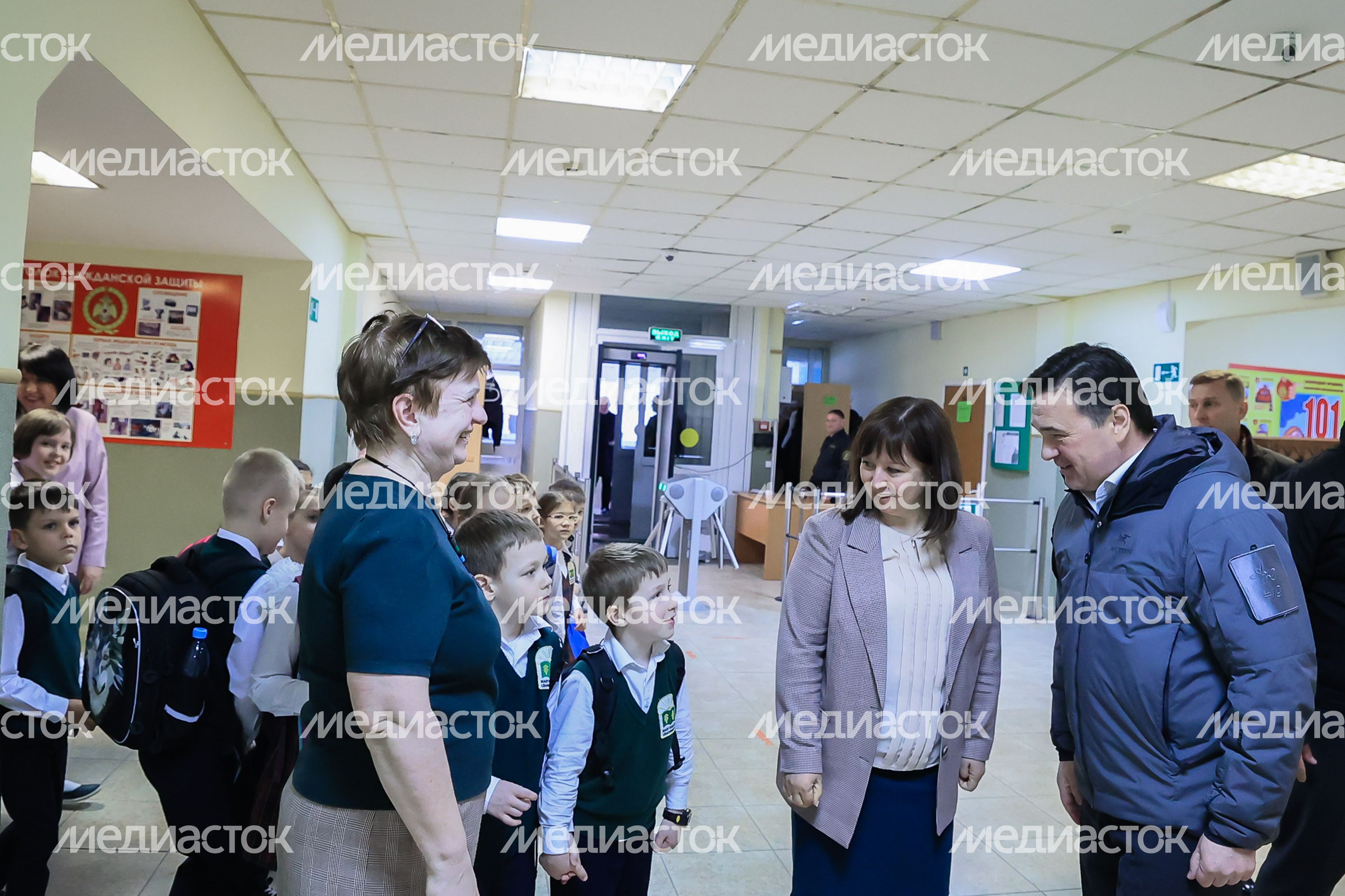 Проверка хода строительства пристройки к школе №14 в Долгопрудном Губернатором Подмосковья