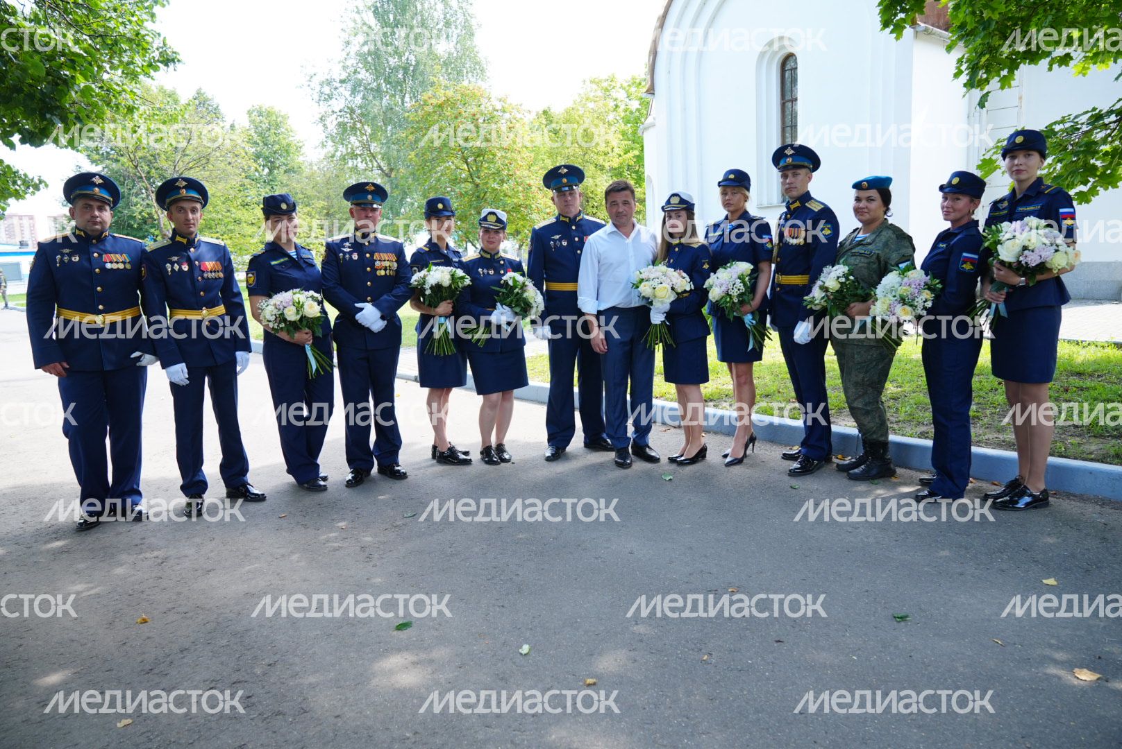 Поздравление военнослужащих с Днем ВДВ в Медвежьих Озерах Губернатором Подмосковья