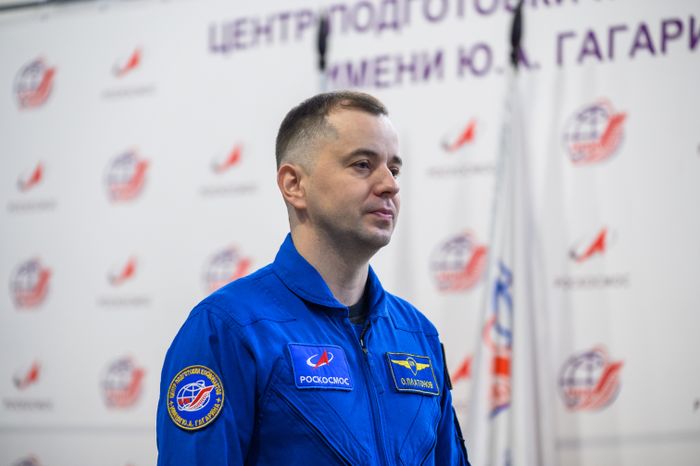 Тренировка космонавта Олега Платонова в Звездном городке к полету на МКС на борту Crew Dragon
