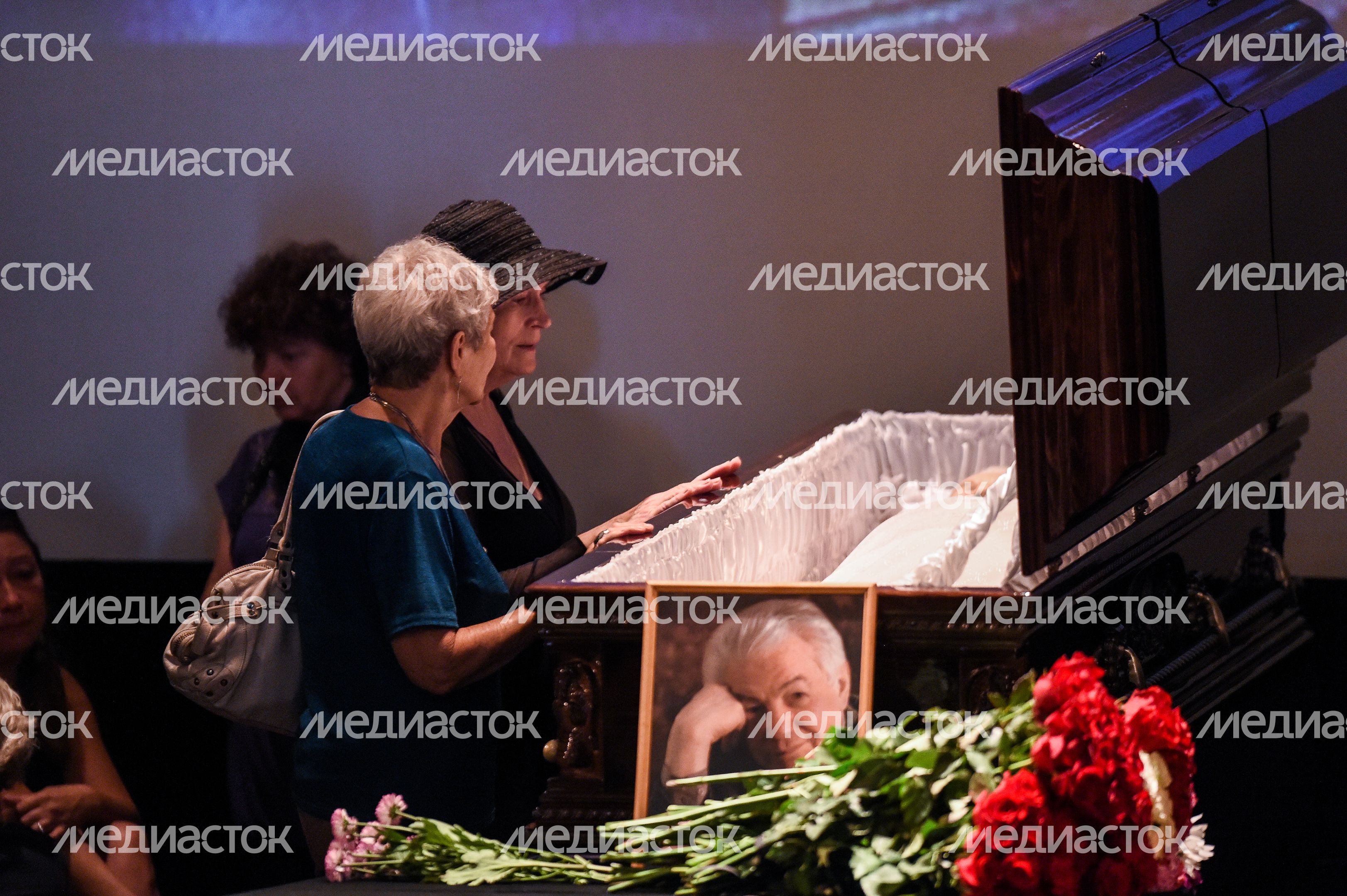 Церемония прощания с писателем Владимиром Войновичем в Москве