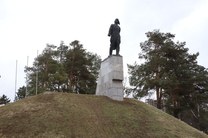 Памятник ночному тарану Талалихина