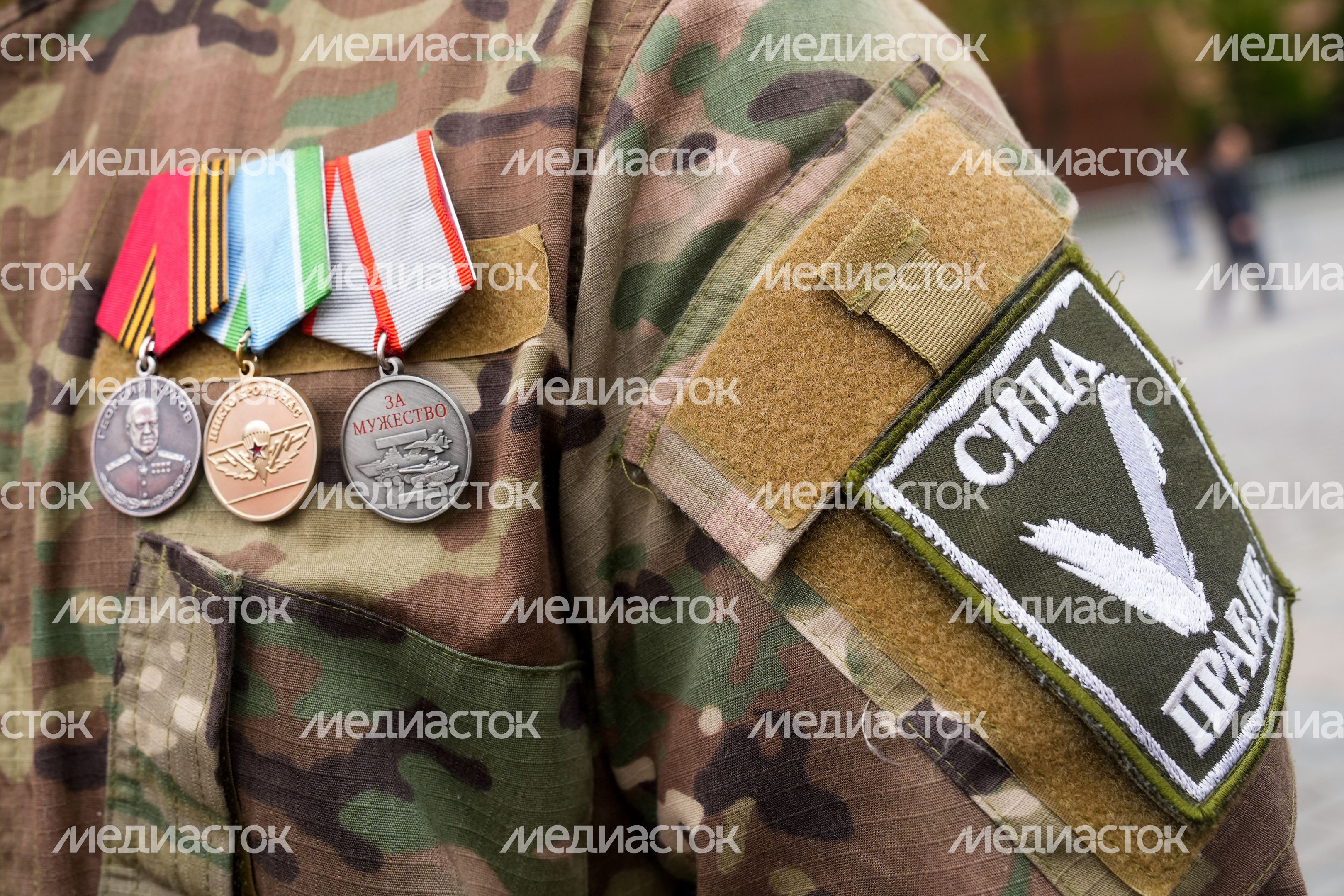 Участники специальной военной операции с детьми возложили цветы к Могиле Неизвестного Солдата Участники специальной военной операции с детьми возложили цветы к Могиле Неизвестного Солдата