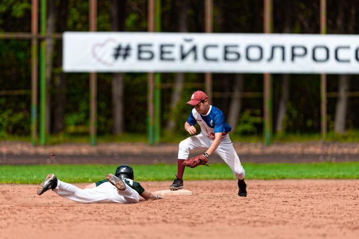 Команда «Единорог» из Балашихи и «Орел» из Москвы в финале бейсбольного турнира «Кубок Олимпии «Все звезды»
