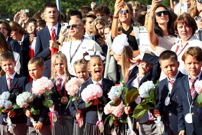 Торжественная линейка в гимназии им. Е.М. Примакова с участием Губернатора Подмосковья