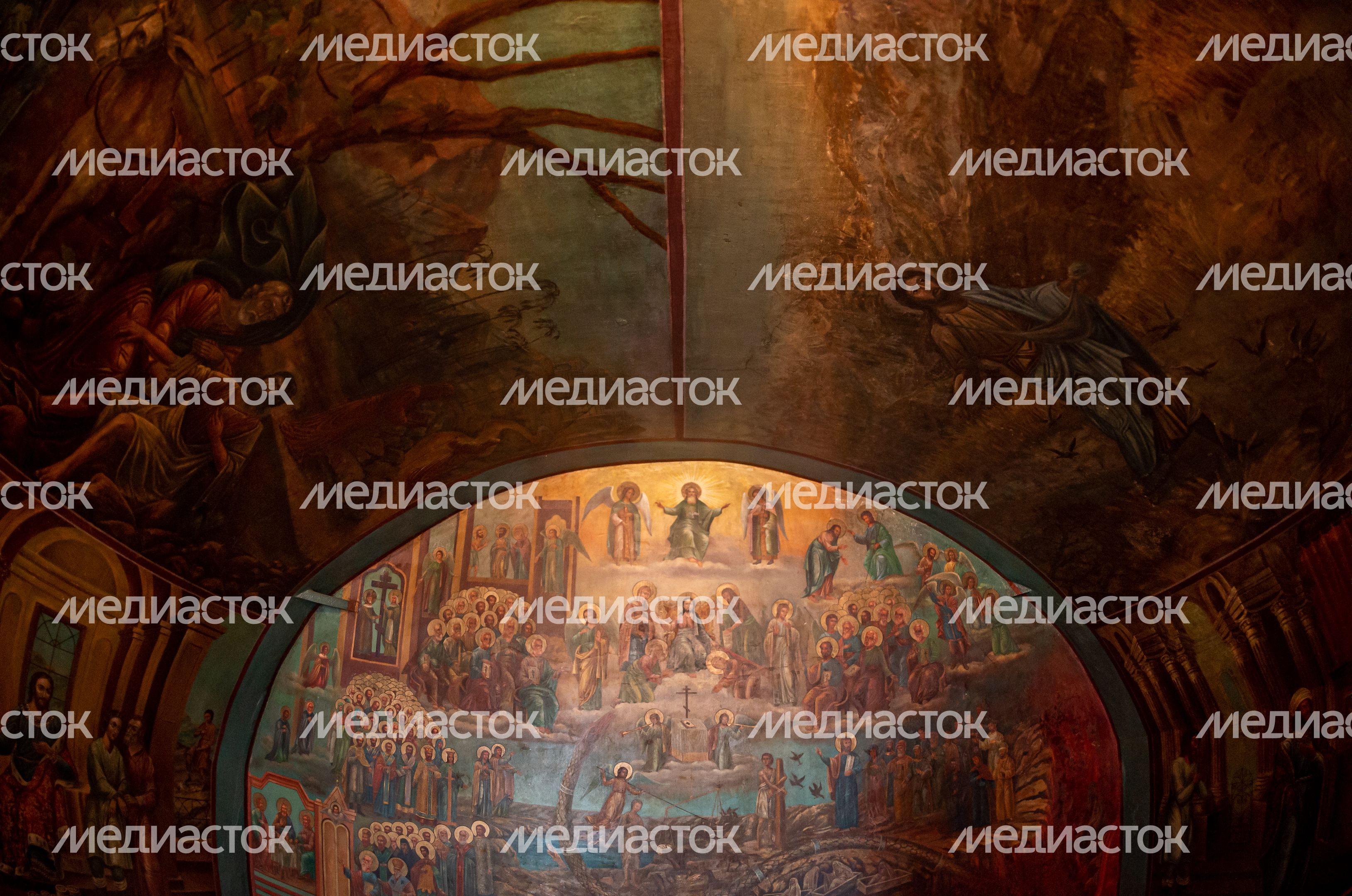 Виды Успенского храма Свято-Никольского мужского монастыря