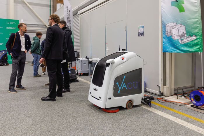 Промышленный робот-мойщик на технофестивале Startup Village 2026 в технопарке «Сколково»