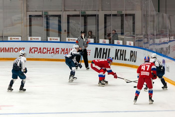 Матч Молодежной хоккейной лиги: «Красная Машина Юниор» из Подмосковья против «Динамо» из Санкт-Петербурга