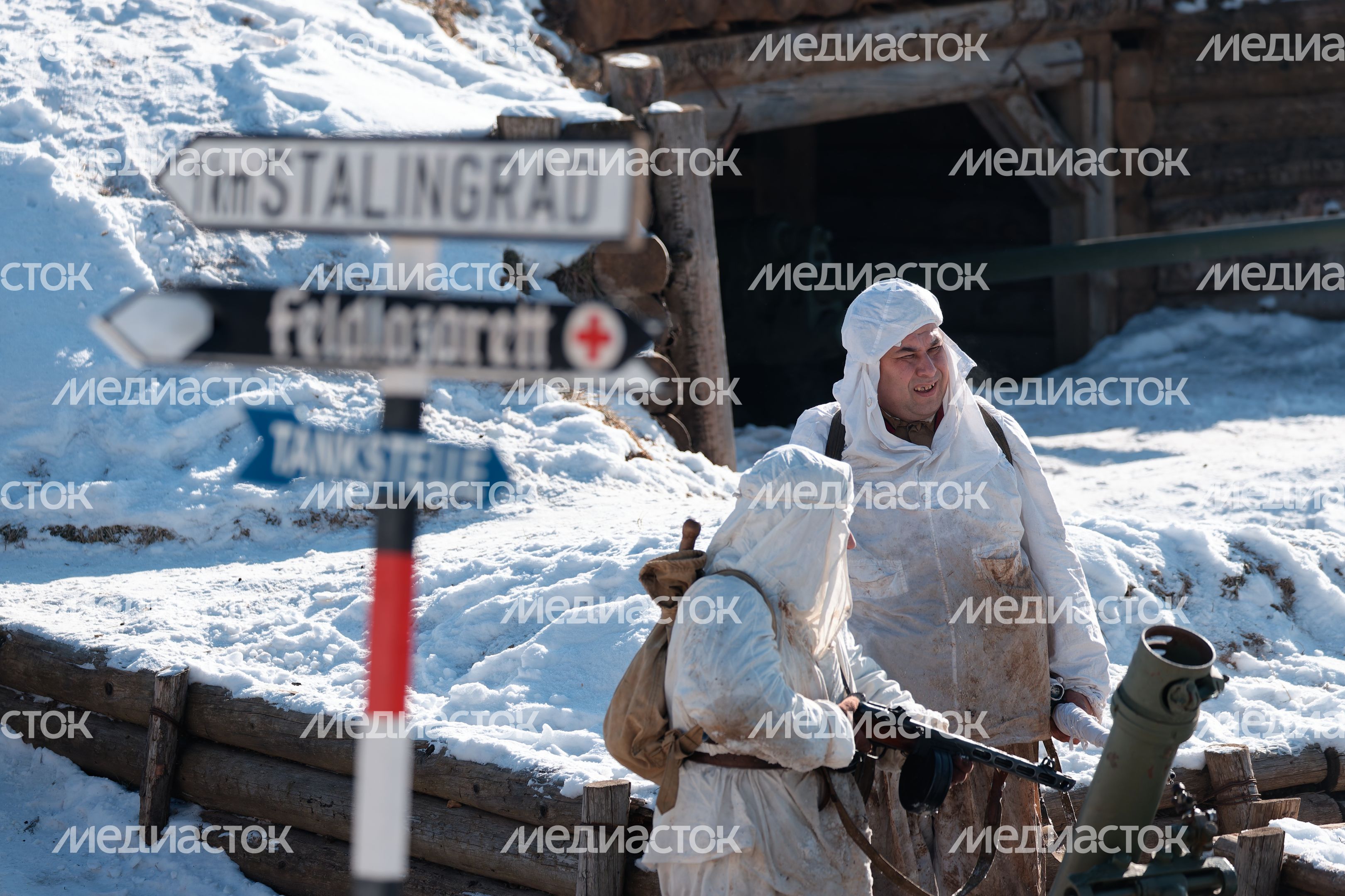 Военно-историческая реконструкция битвы за Сталинград у храма ВС РФ в Кубинке Военно-историческая реконструкция битвы за Сталинград у храма ВС РФ в Кубинке