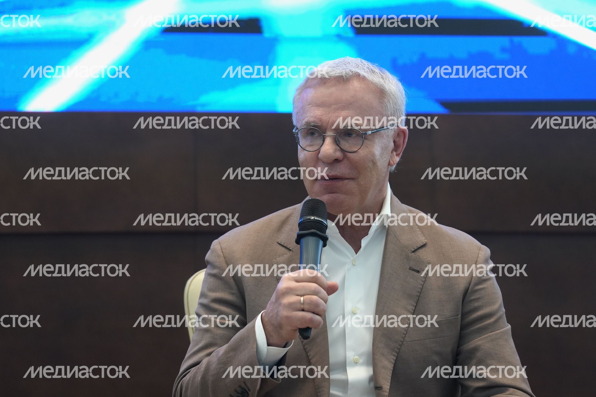 Открытие губернатором Подмосковья пленарного заседания экологического форума «Устойчивое развитие: новые тренды и глобальные вызовы»