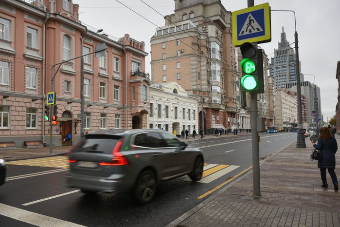 Повседневная жизнь города в Москве осенью