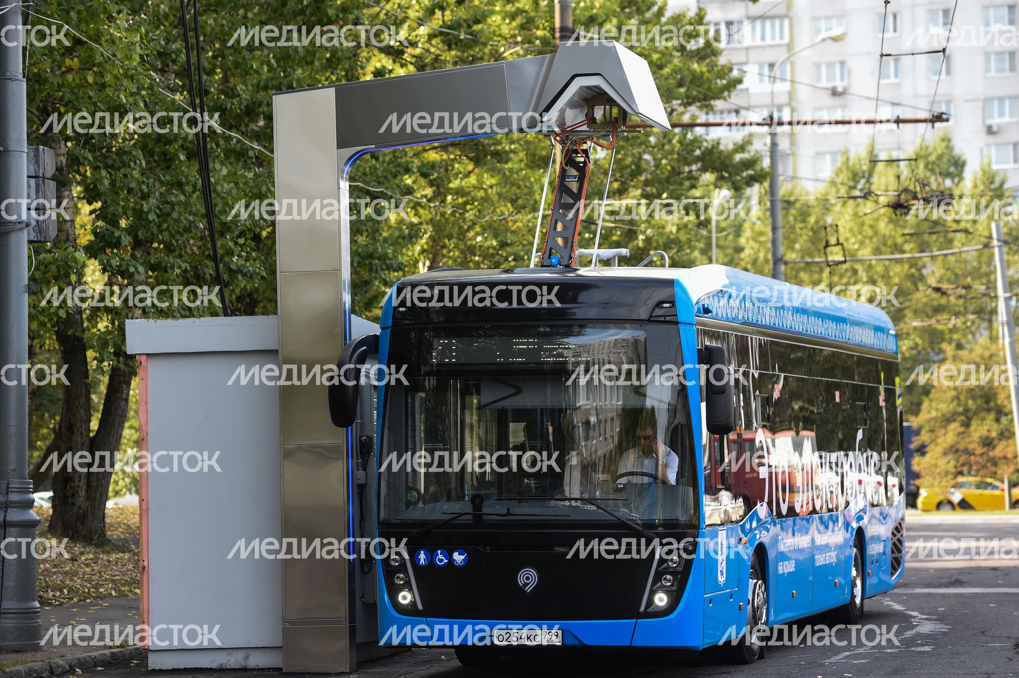 Первый электробус вышел на маршрут в Москве