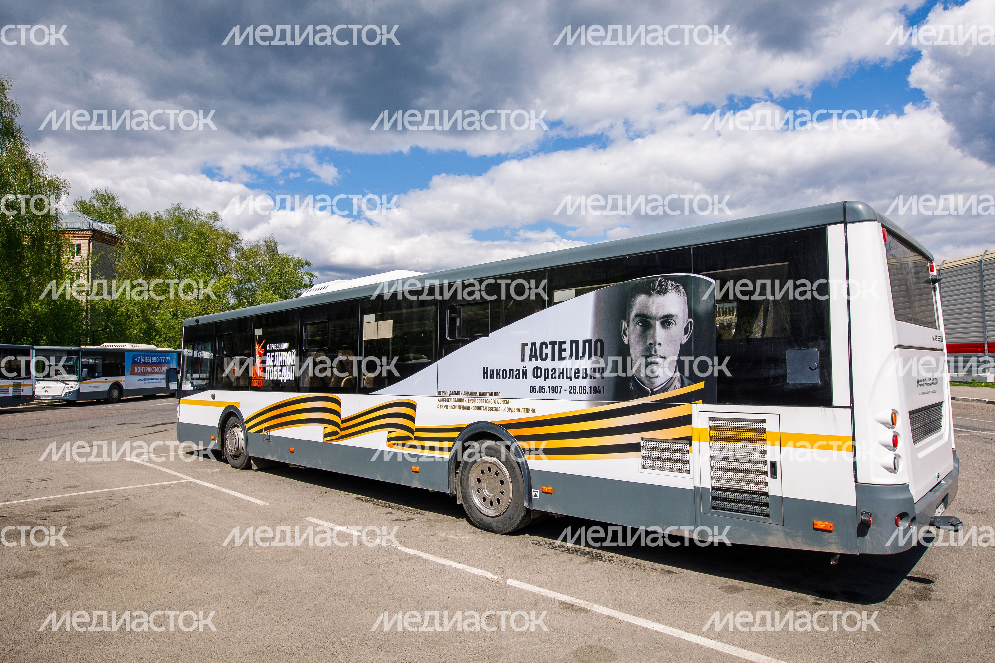 Брендированный автобус к 80-летию Победы в Великой Отечественной войне в Подмосковье