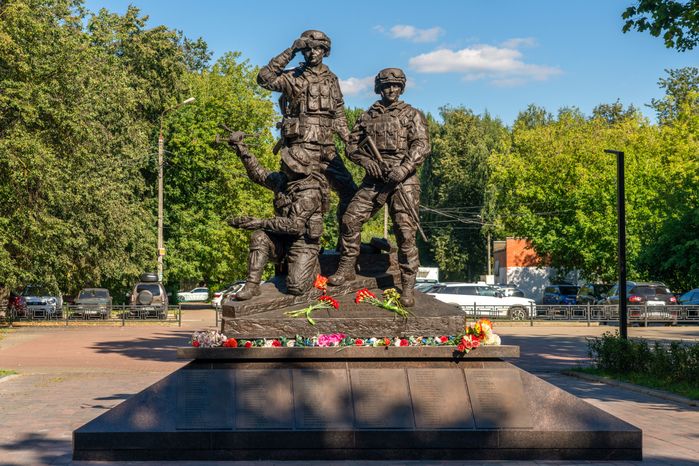 Памятник участникам СВО в Аллее 30-летия Победы в Домодедово