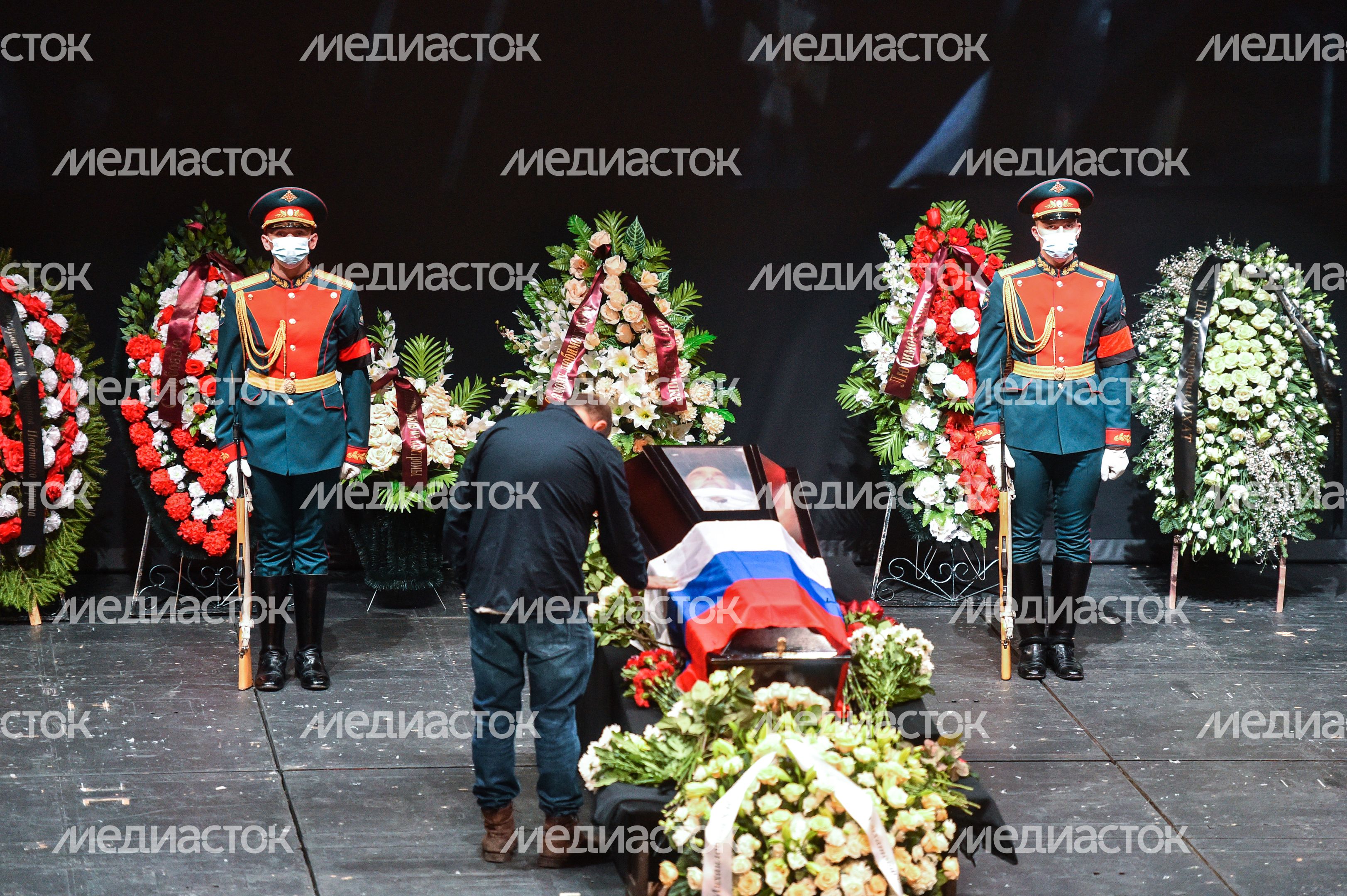 Церемония прощания с артистом Валерием Хлевинским в Московском художественном театре имени Чехова