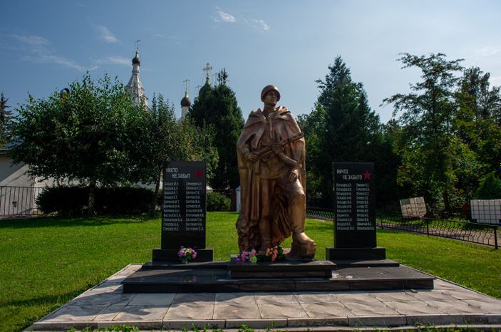 Летние виды церкви Сергия Радонежского в Комягино