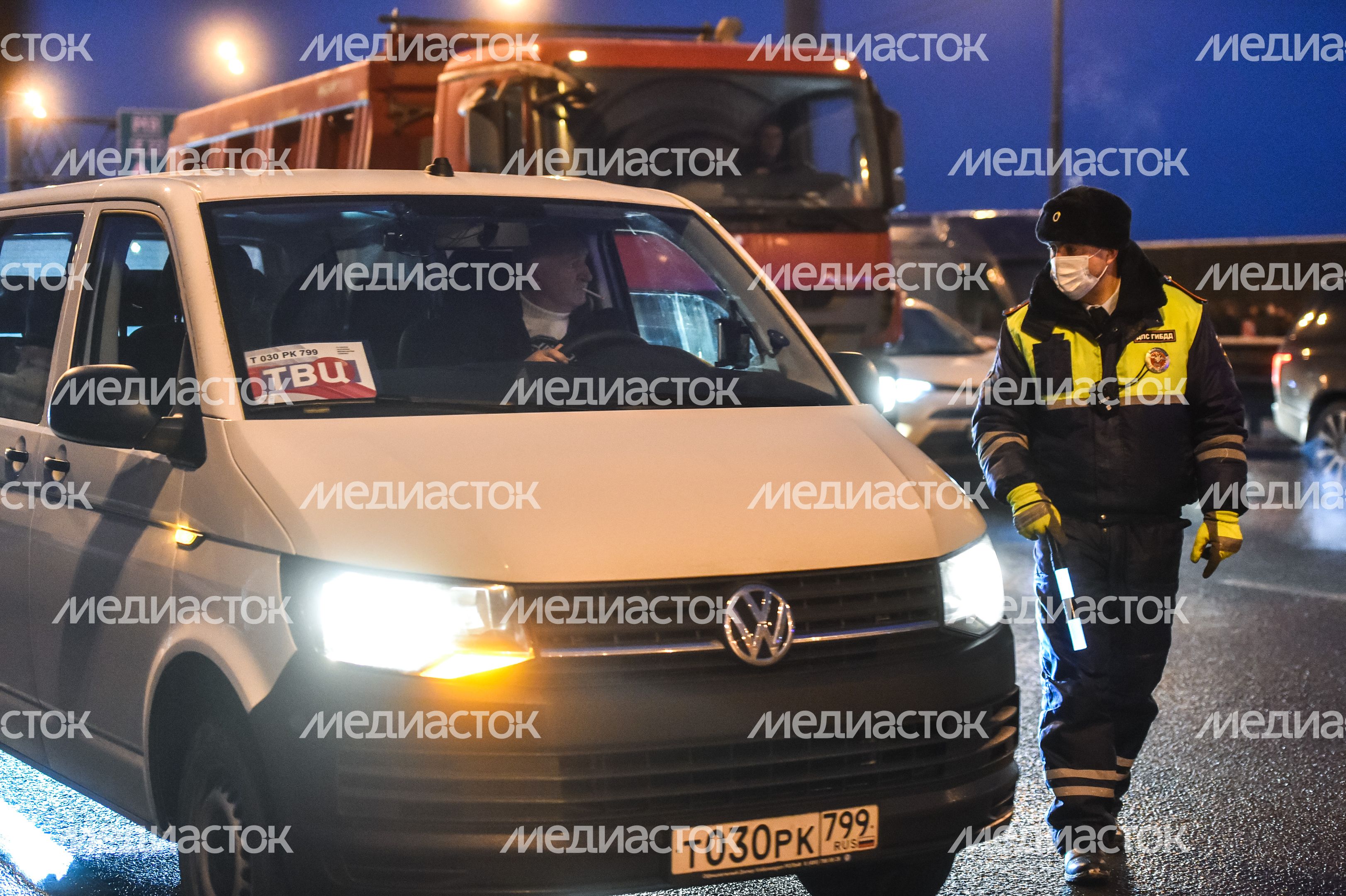 Кадры с места столкновения четырех автобусов и грузовика на Новорижском шоссе в Московской области