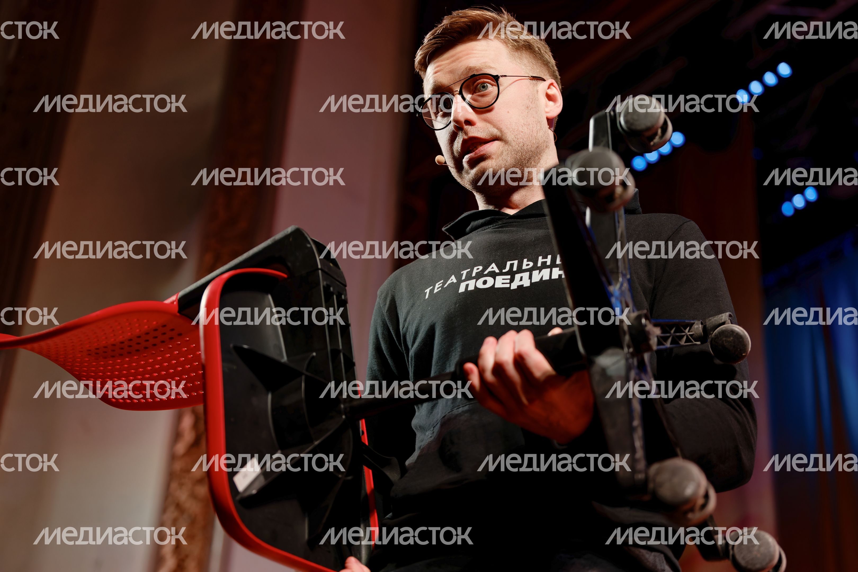 Актер театра, тренер по актерской импровизации Михаил Грищенко стал ведущим молодежного проекта «Театральный поединок» Актер театра, тренер по актерской импровизации Михаил Грищенко стал ведущим молодежного проекта «Театральный поединок»