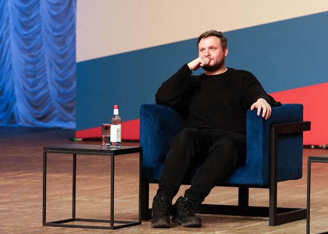Пранкеры Вован и Лексус выступают перед гостями форума "На государственной службе"