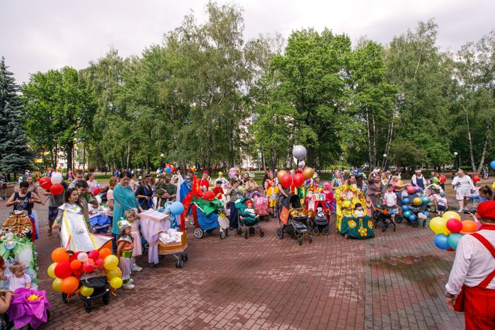Парад колясок в сквере "Юбилейный" в Химках