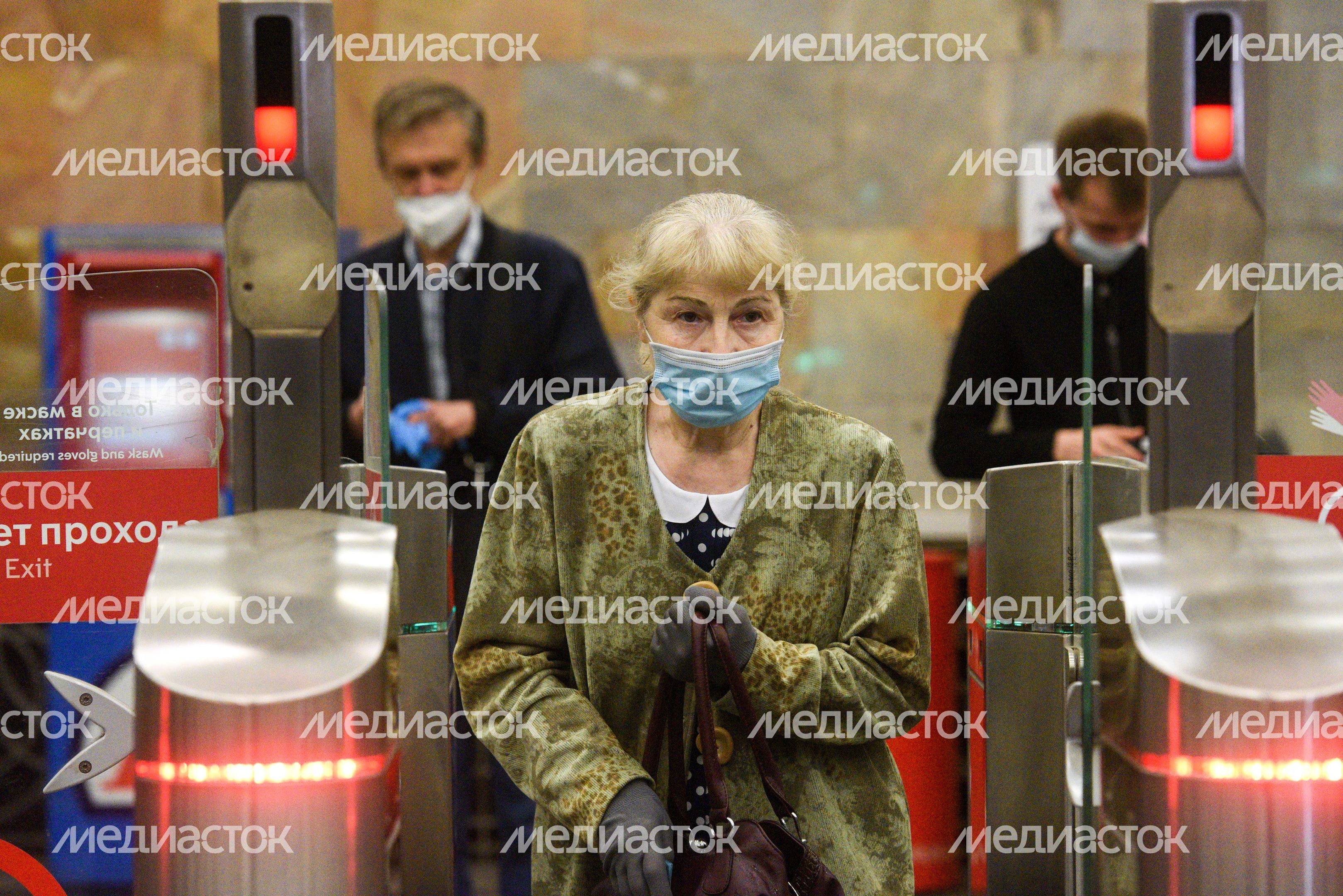 Проверки соблюдения масочно-перчаточного режима в общественном транспорте в Москве