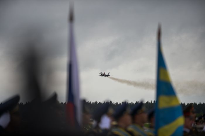 Юбилей пилотажных групп ВКС РФ «Русские Витязи» и «Стрижи» в Кубинке