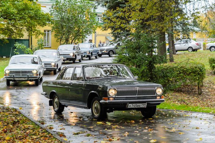 Ленинские Горки. Закрытие летнего сезона Клуба любителей автомобилей «Волга-242»