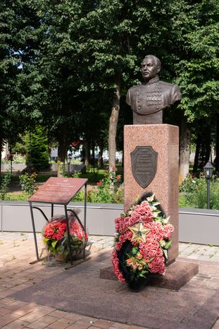 Лотошино. Меориальный комплекс. Сквер Победы «Освобождение»
