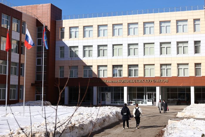 Губернатор поблагодарил учеников и педагогов гимназии им. Подольских курсантов