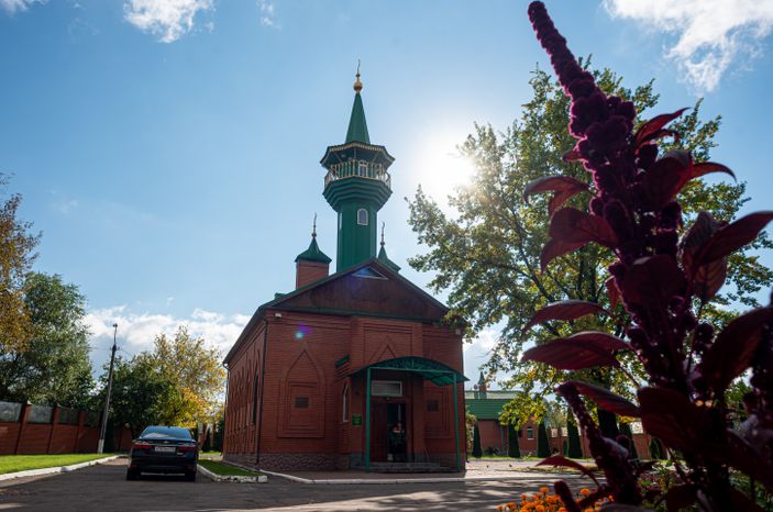 Осенние виды Мечети Имама Равиля в городе Щёлково